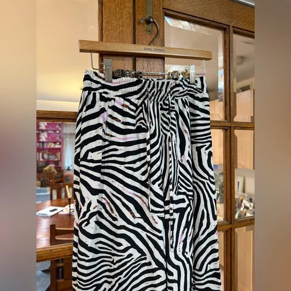 Zebra Print Button-Up Blouse + Pants set. - Picture 8 of 10